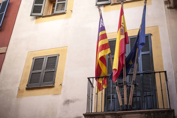 Varanda Edifício Fachada Três Bandeiras Centro Histórico Palma Ilhas Baleares — Fotografia de Stock