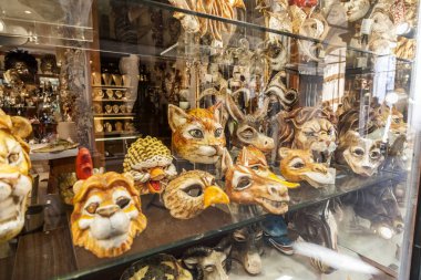 Tipik Hediyelik eşya maskesi Dükkanı, Venedik. İtalya.