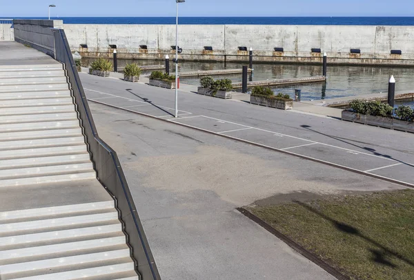  Bağlantı noktası forum görünümü, kasaba Sant Adria yakın Barcelona park Forum alanı. İspanya.