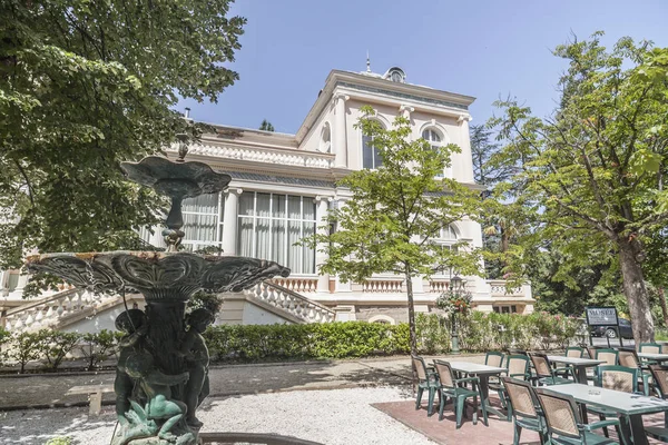  Kumarhane. Vernet-les-Bains, pyrenees Köyü, spa ve termal turistik hedef. Fransa.