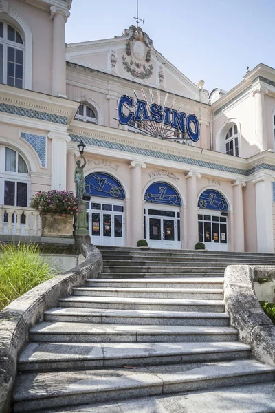  Kumarhane. Vernet-les-Bains, pyrenees Köyü, spa ve termal turistik hedef. Fransa.