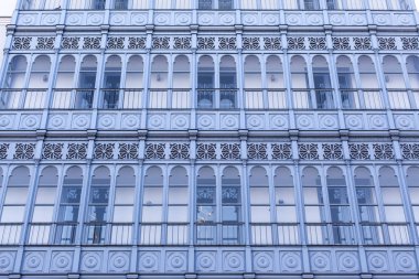Mimari, tipik cephe bina balkonda Valladolid.Spain.