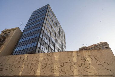 Sanat Duvar Picasso tarafından tasarlanan ve Carl Nesjar tarafından yürütülen , gotik çeyrek. Barselona, İspanya.