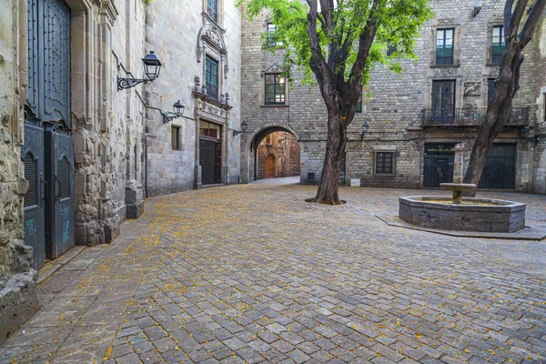 Barselona, Sant Felip Neri, Gotik mahallesinde küçük kare. — Stok fotoğraf