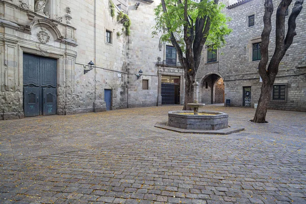 Barcelona, Sant Felip Neri, klein plein in de gotische wijk. — Stockfoto