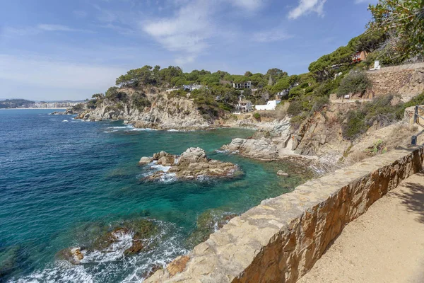 Sendero, Cami de Ronda en Lloret de Mar, Costa Brava, Cataluña, España . — Foto de Stock