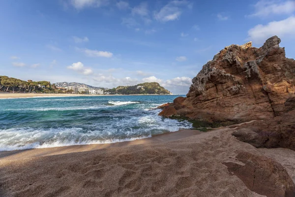 Playa de Fenals en Lloret de Mar, Costa Brava, Cataluña, España . — Foto de Stock