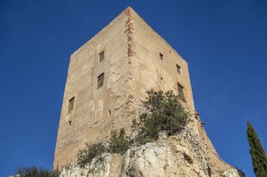 El Papiol köyünün antik ortaçağ kalesi, Katalonya, İspanya.