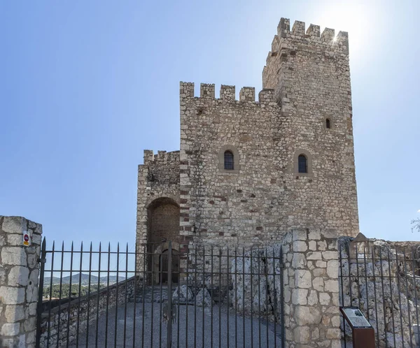 Castelo medieval antigo de aldeia El Papiol, Catalunha, Espanha . — Fotografia de Stock