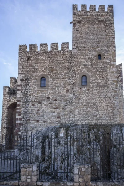 Antiguo castillo medieval del pueblo El Papiol, Cataluña, España . — Foto de Stock