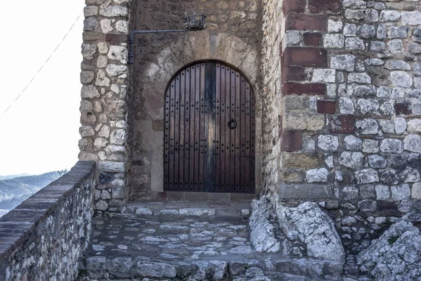 Castelo medieval antigo de aldeia El Papiol, Catalunha, Espanha . — Fotografia de Stock