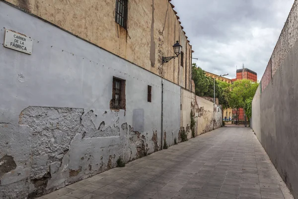Antigua calle en el centro histórico de Sant Andreu barrio de Barcelona Fotos de stock libres de derechos
