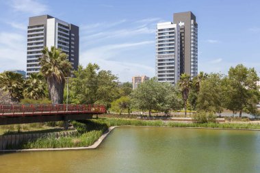 Diagonal Mar park, Enric Miralles ve Benedetta Tagliabue tarafından tasarlanmıştır. Barselona, Katalonya, İspanya.