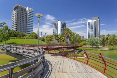 Diagonal Mar park, Enric Miralles ve Benedetta Tagliabue tarafından tasarlanmıştır. Barselona, Katalonya, İspanya.