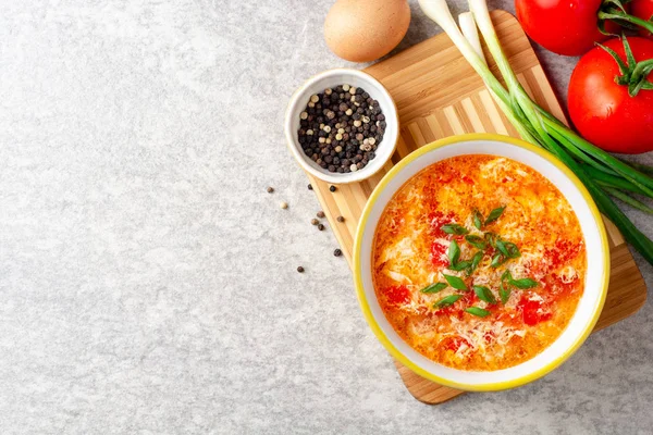 Sopa Huevo Chino Tradicional Con Tomate Cebolla Verde Tazón Sobre — Foto de Stock