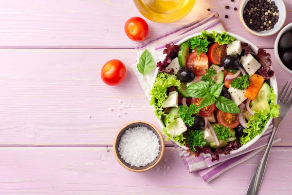 Ensalada Griega Fresca Con Verduras Queso Feta Aceitunas Negras Tazón — Foto de Stock