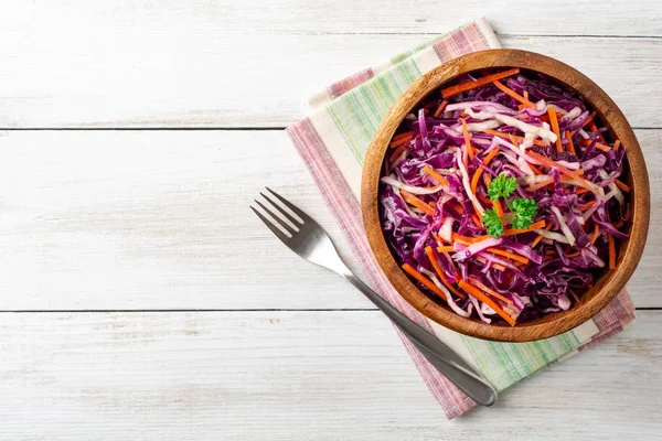 Ensalada Ensalada Col Fresca Con Col Roja Blanca Zanahorias Tazón — Foto de Stock