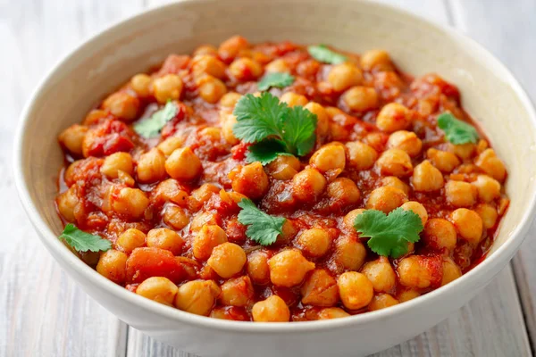 Πικάντικο Ρεβίθι Κάρυ Chana Masala Μπολ Στο Ξύλινο Τραπέζι Παραδοσιακό — Φωτογραφία Αρχείου