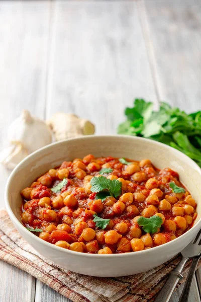 Würziges Kichererbsen Curry Chana Masala Schüssel Auf Holztisch Traditionelles Indisches — Stockfoto