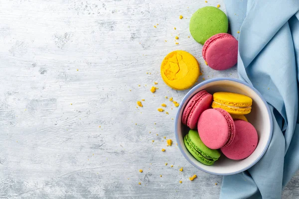 Macarons Franceses Coloridos Fundo Concreto Vista Superior Espaço Cópia — Fotografia de Stock