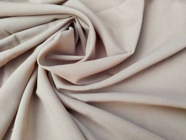 Kahverengi ipek kumaş arka plan, kumaşın yüzeyinde dalgalı yumuşak kıvrımlar