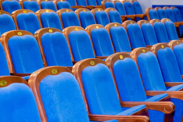 Cadeiras Madeira Marrom Azul Auditório Sem Pessoas — Fotografia de Stock