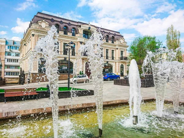萨拉托夫 俄罗斯 2018年5月5日 市中心的自来水喷泉 — 图库照片