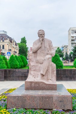 Saratov / Rusya - 18 Temmuz 2018: Yazar Konstantin Aleksandroviç Fedin. Saratov anıt 5 Kasım 1986 tarihinde açıldı.