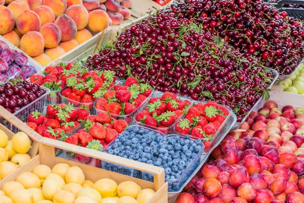 Owoców Jagód Warzyw Licznika Przy Ulicy Rynek — Zdjęcie stockowe