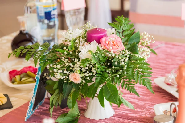 Buquê Flores Mesa Evento Solene Banquete Casamento — Fotografia de Stock