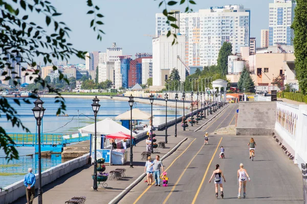 Saratov Oroszország 2018 Augusztus Volga Folyó Saratov Oroszország Nyári Napsütésben — Stock Fotó