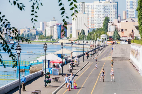 Saratov Oroszország 2018 Augusztus Volga Folyó Saratov Oroszország Nyári Napsütésben — Stock Fotó