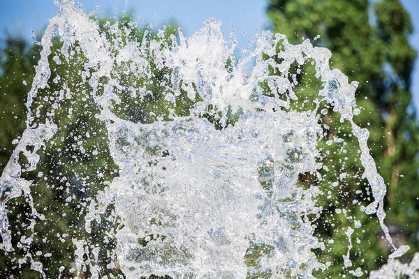 Eine Wasserspritze Aus Dem Stadtbrunnen Textur Hintergrund — Stockfoto