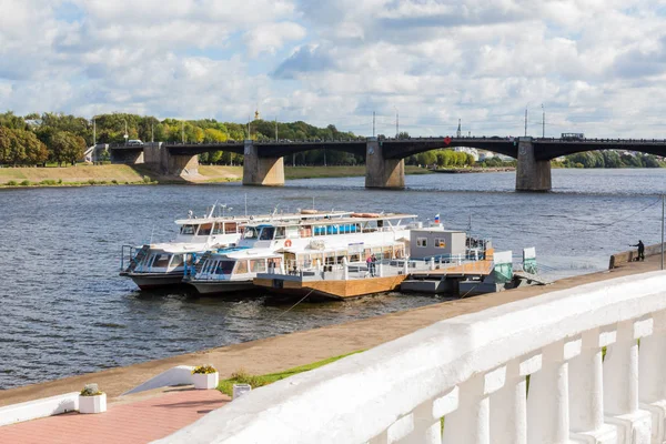 Embankment River Volga Tver Russia Autumn Sunny Day Pleasure Boats — Stock Photo, Image