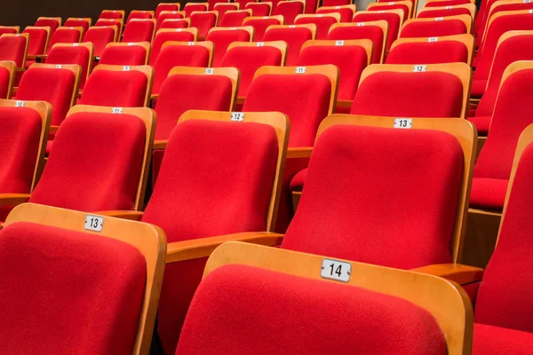 Czerwone Krzesła Widowni Sali Teatru Czy Koncert — Zdjęcie stockowe