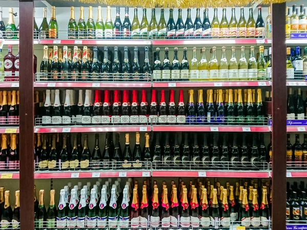 Saratov Rusko Ledna 2019 Zboží Regálu Supermarketu Šumivá Vína Champagne — Stock fotografie