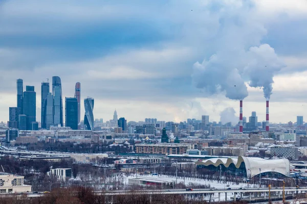 Městská Krajina Zimní Zamračený Den Kouř Trubek Kombinované Výroby Tepla — Stock fotografie