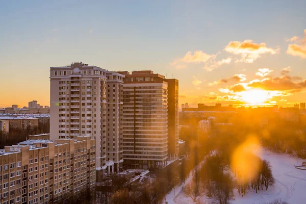 Coucher Soleil Ensoleillé Sur Ville Jour Hiver Différentes Structures Architecturales — Photo