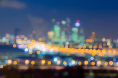 Ufuk soyut resim. Bokeh etkisi. Büyük şehrin altın ışıkları. Gece şehir manzarası duvar, ışıklar ve evler.