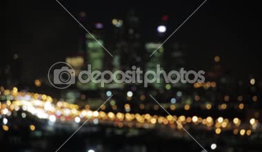 Ufuk soyut resim. Bokeh etkisi. Büyük şehrin altın ışıkları. Gece şehir manzarası, arabalar ışıkları ve Windows evlerin.