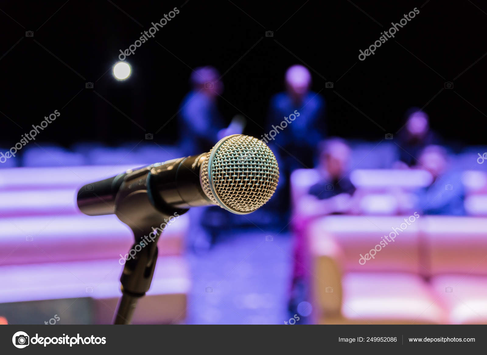 Wireless Microphone Stand Blurred Background People Audience Show Stage  Theater Stock Photo by ©lapandr 249952086