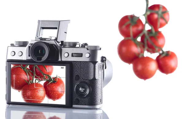 Fotografowanie Pomidor Lustra Aparatu Czarnym Tle Fotografowanie Żywności — Zdjęcie stockowe