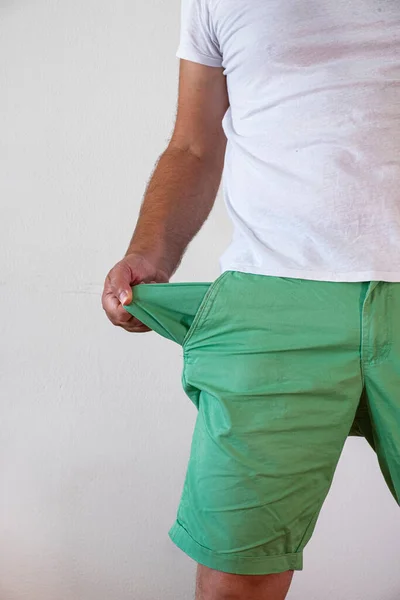Venuto Fuori Uomo Pantaloni Con Tasche Vuote Sfondo Blu Bianco Foto Stock Royalty Free