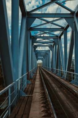 Demiryolu hiçbir yere mi yoksa yarına mı? Bilmiyorum