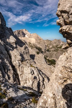 Zugspitze ve Via Ferrata Alpspitze 'den Jubilee Ridge' in manzarası Berrak Mavi Gök Altındaki Bavyera Alpleri 'nin engebeli Rocky Tepeleri. Yüksek kalite fotoğraf