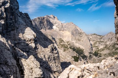 Zugspitze ve Via Ferrata Alpspitze 'den Jubilee Ridge' in manzarası Berrak Mavi Gök Altındaki Bavyera Alpleri 'nin engebeli Rocky Tepeleri. Yüksek kalite fotoğraf