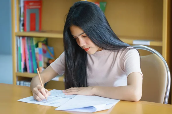 Young Female University Student Concentrates Doing Language Practice Examination Library — Stock Photo, Image
