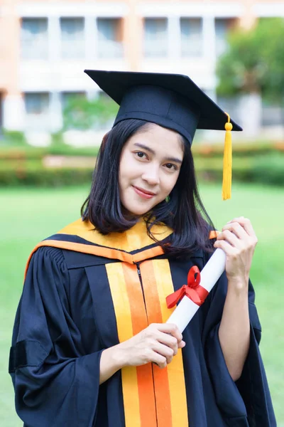 Young Asian woman university graduates celebrate with joyouse an — Stock Photo, Image