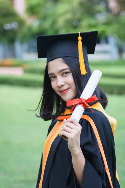 Young Asian woman university graduates celebrate with joyouse an — Stock Photo, Image