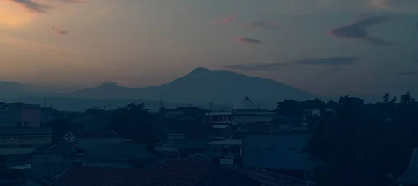  Şehir Manzaralı Dağ Silueti Sunset 'te